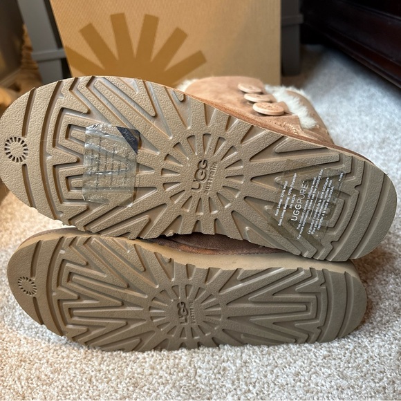 UGG Chestnut Bailey Button Tall Boots NIB women’s 8 - Picture 3 of 12